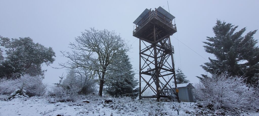 Pickett Butte lookout. A free-standing lookout.
